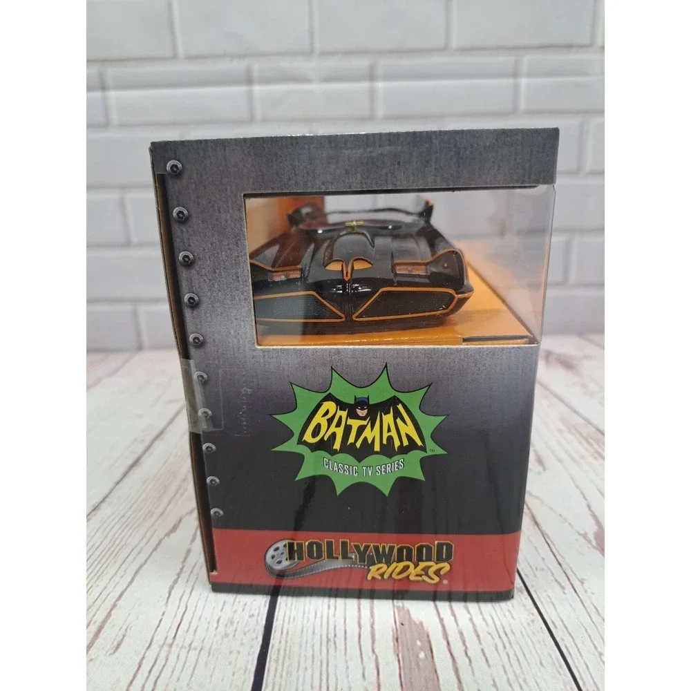 NEW Jada Toys 30873 Batman 1966 TV Series BATMOBILE 1:24 Scale Vehicle w/Figure